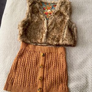 Toddler’s girl knit skirt and faux fur vest set!